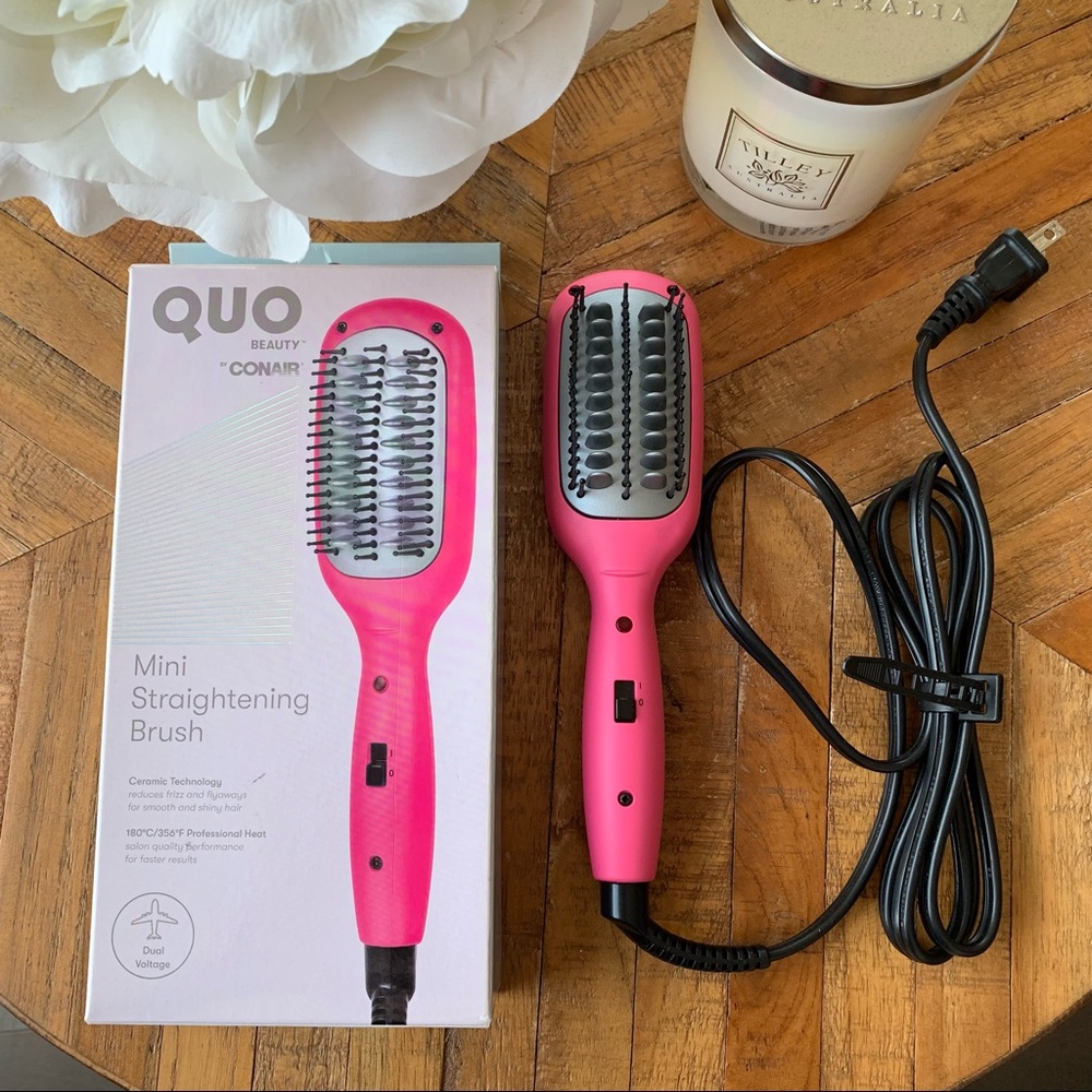 🎀Quo Beauty by Conair Mini Straightening Brush Pink